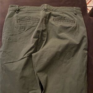 GAP Women’s Olive Green Chino Pants girlfriend khaki